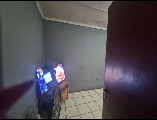 7 BEDROOM HOUSE FOR SALE IN NGWELEZANA